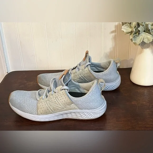 New Balance Blue Sneakers with Modern Design and Comfort - Picture 1 of 5